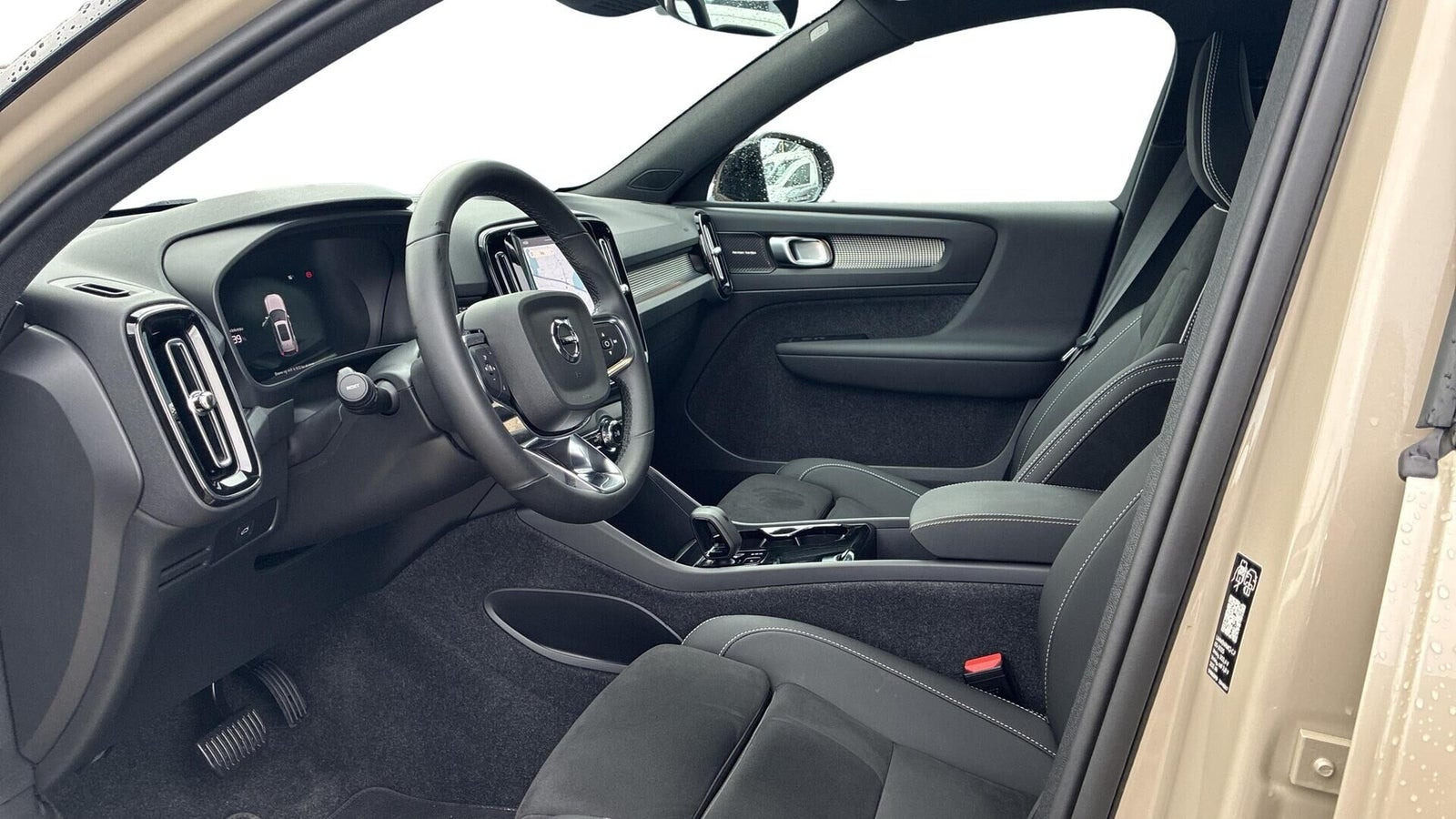 Beige Volvo EX40 fra 2025