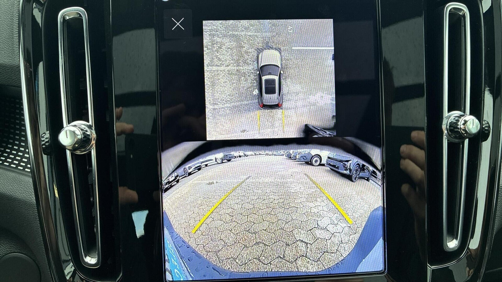 Beige Volvo EX40 fra 2025