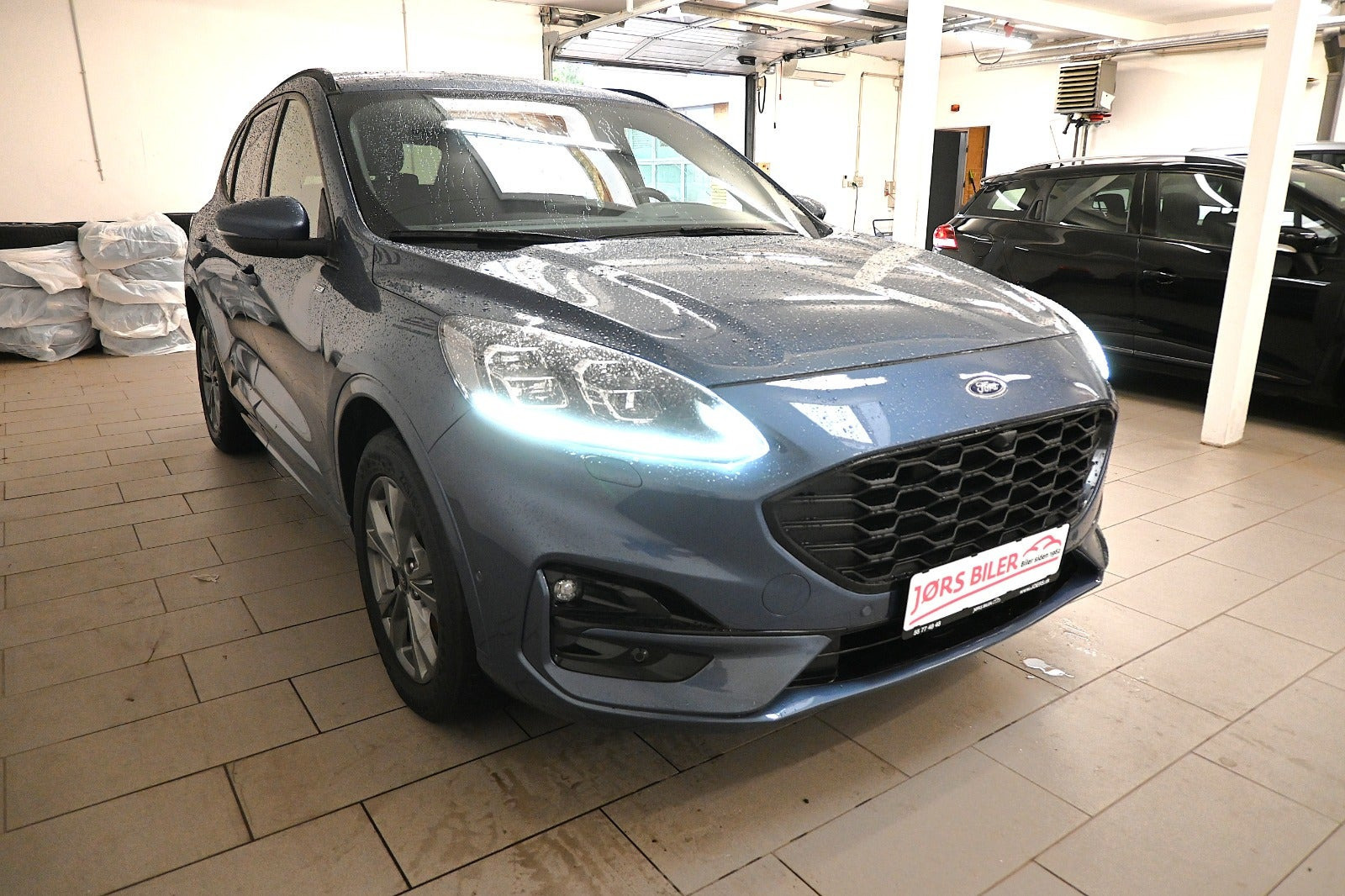 Blå Ford Kuga fra 2020