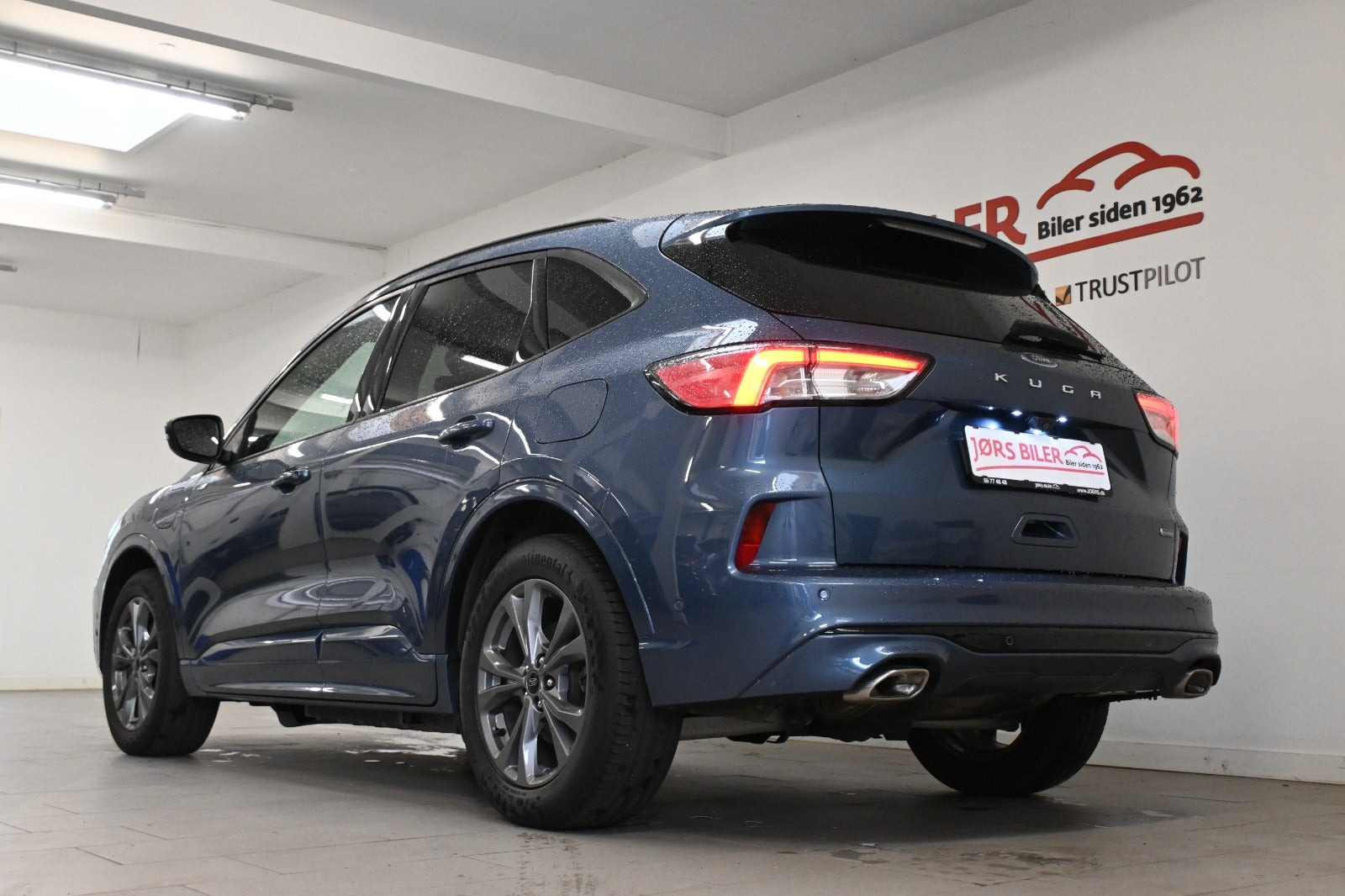 Blå Ford Kuga fra 2020