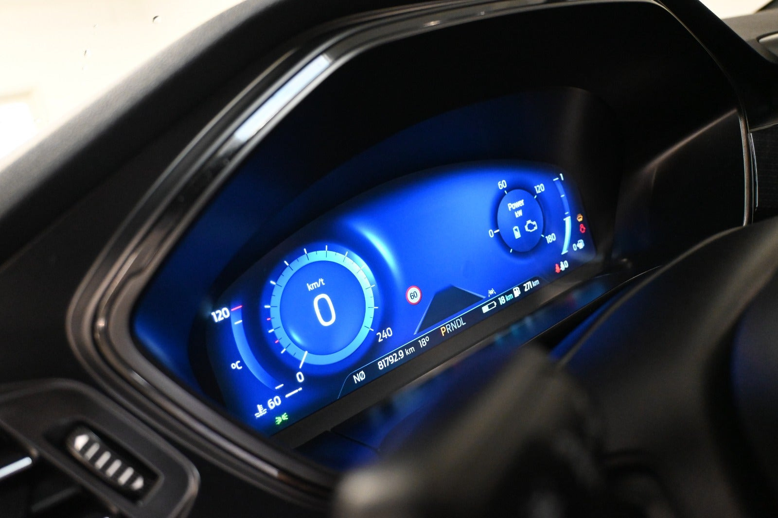 Blå Ford Kuga fra 2020