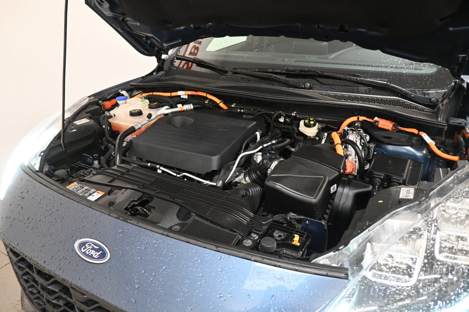Blå Ford Kuga fra 2020
