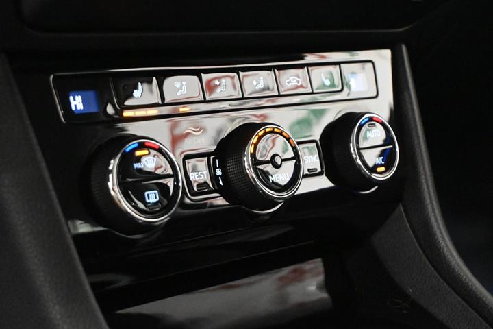 Sort Skoda Superb fra 2019