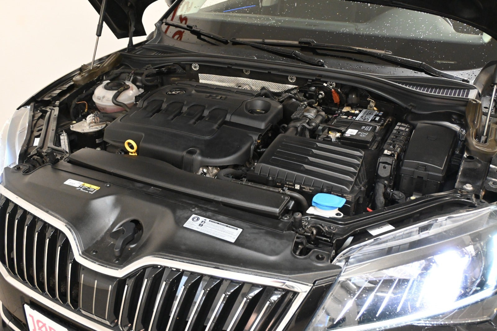 Sort Skoda Superb fra 2019
