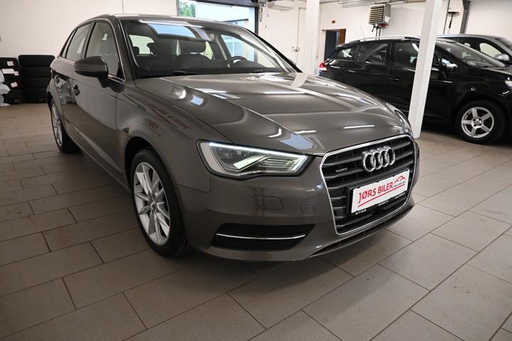 Beige Audi A3 fra 2016