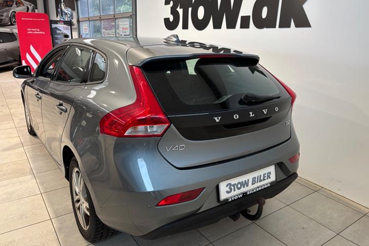 Sort Volvo V40 fra 2016