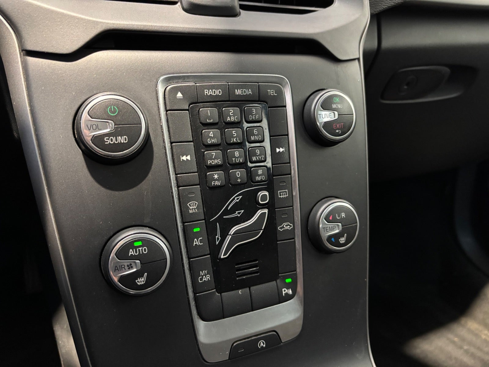 Sort Volvo V40 fra 2016