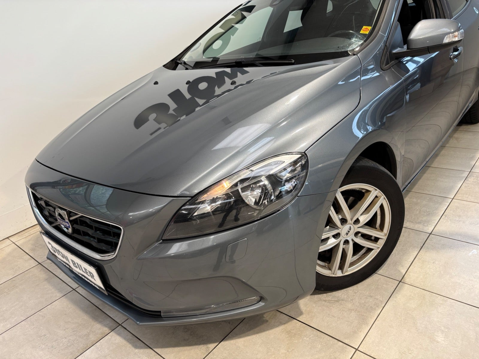 Sort Volvo V40 fra 2016