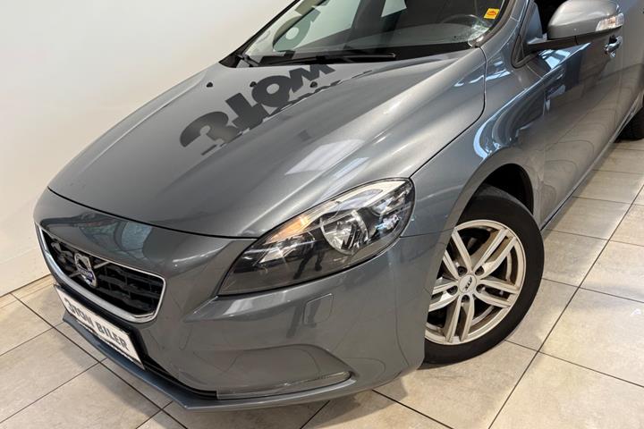 Sort Volvo V40 fra 2016