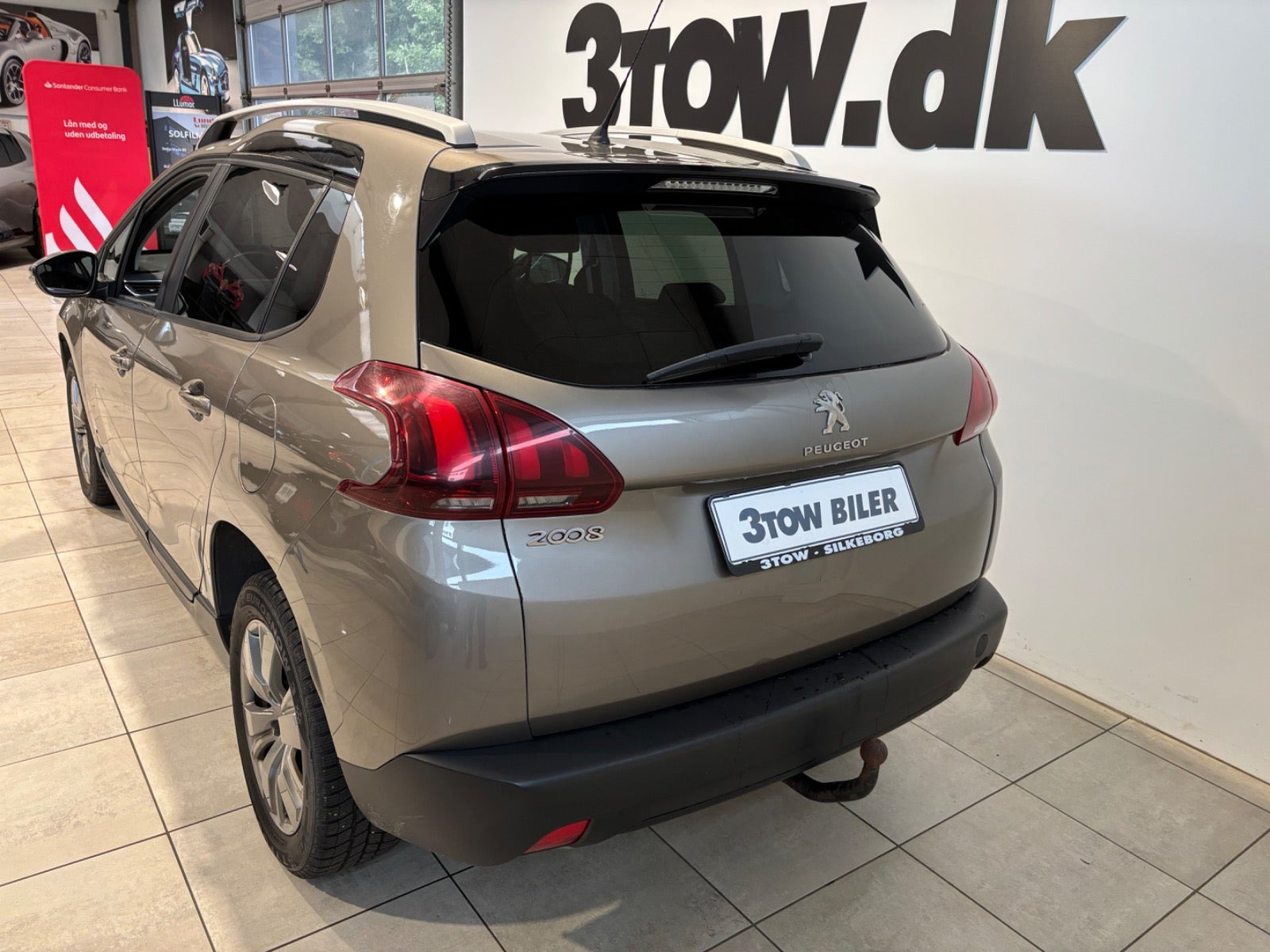 Beige Peugeot 2008 fra 2016