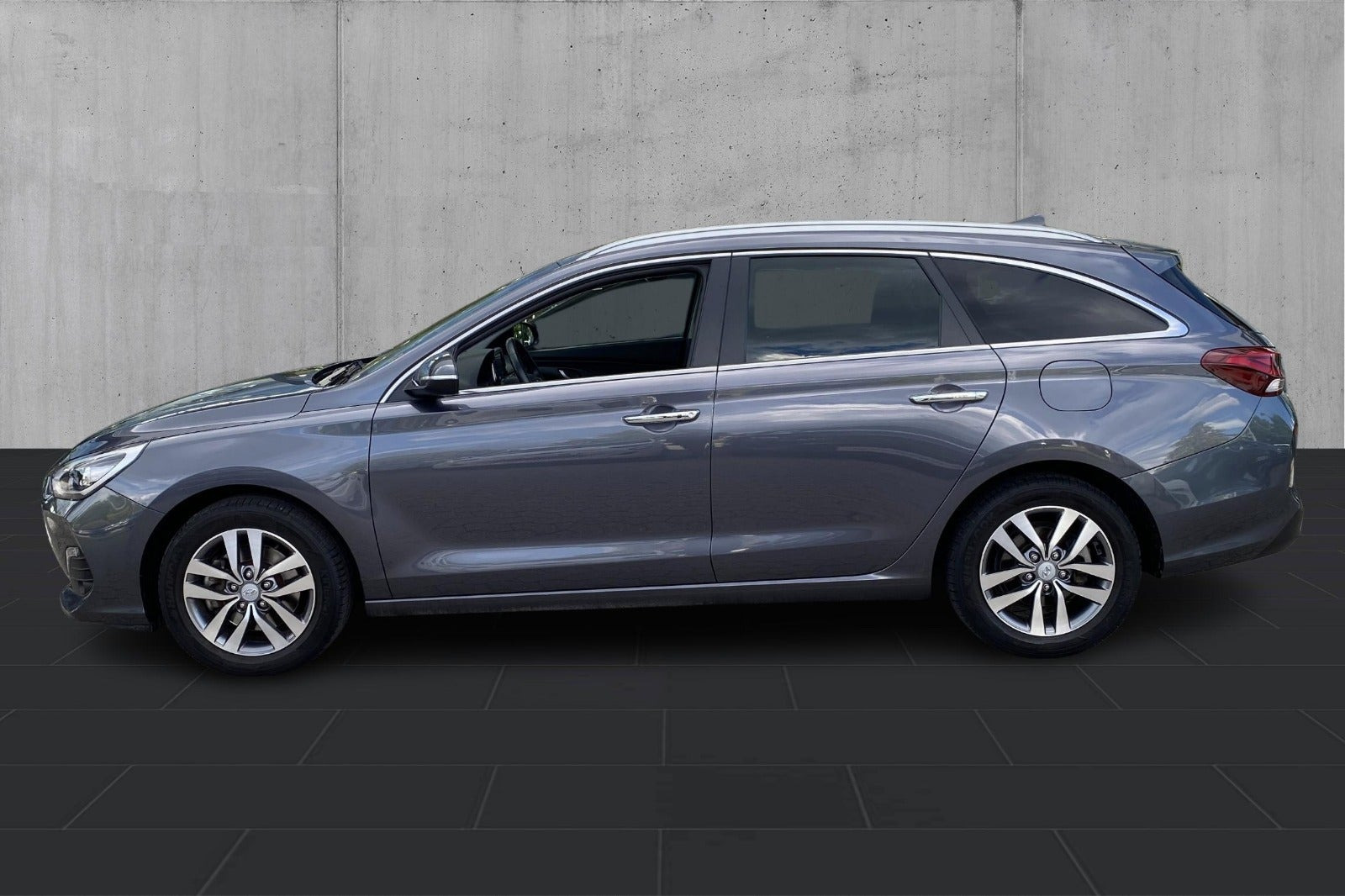 Grå Hyundai i30 fra 2018