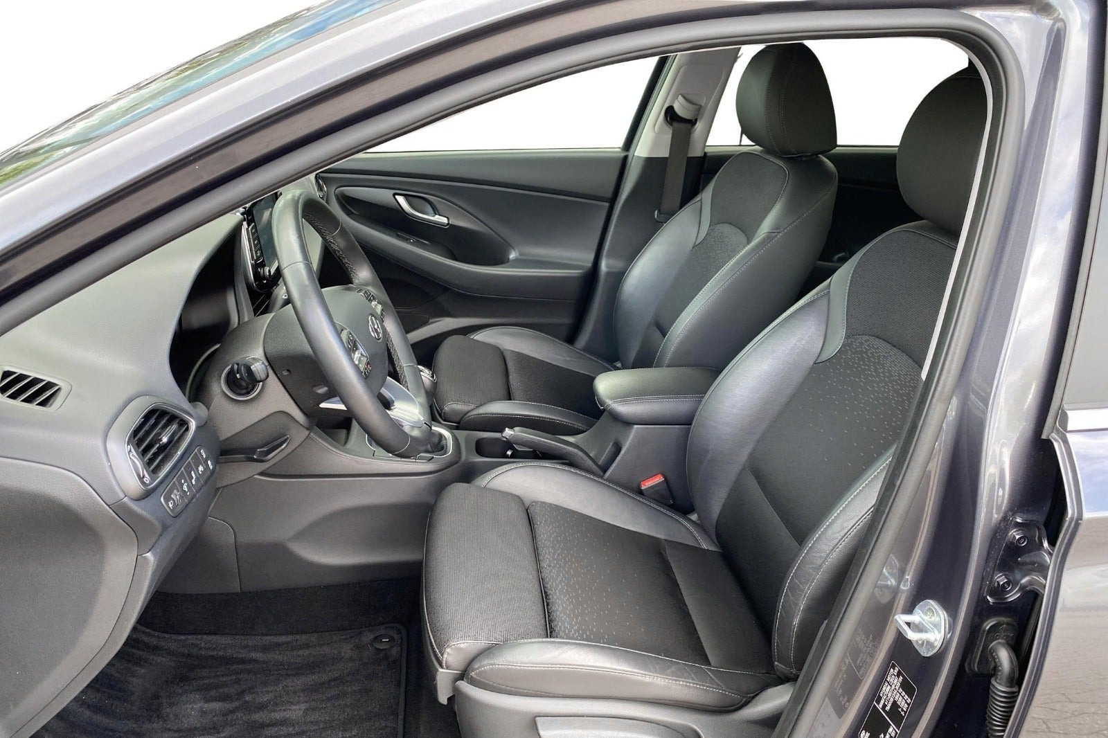 Grå Hyundai i30 fra 2018