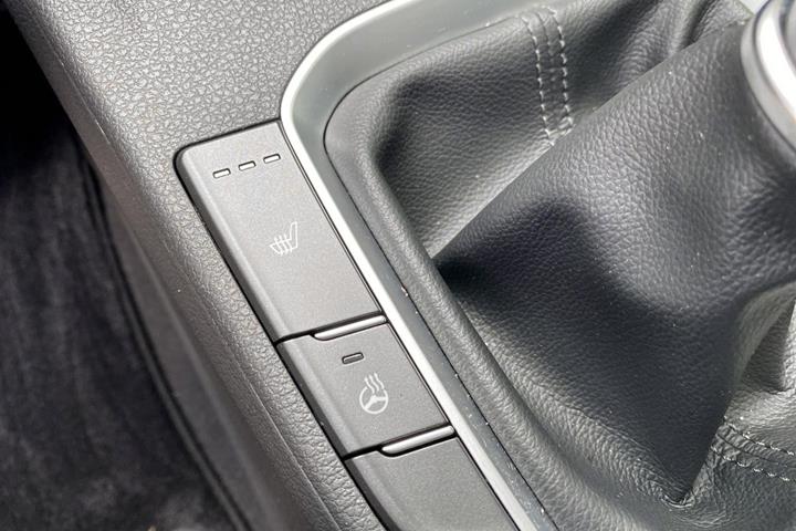 Grå Hyundai i30 fra 2018