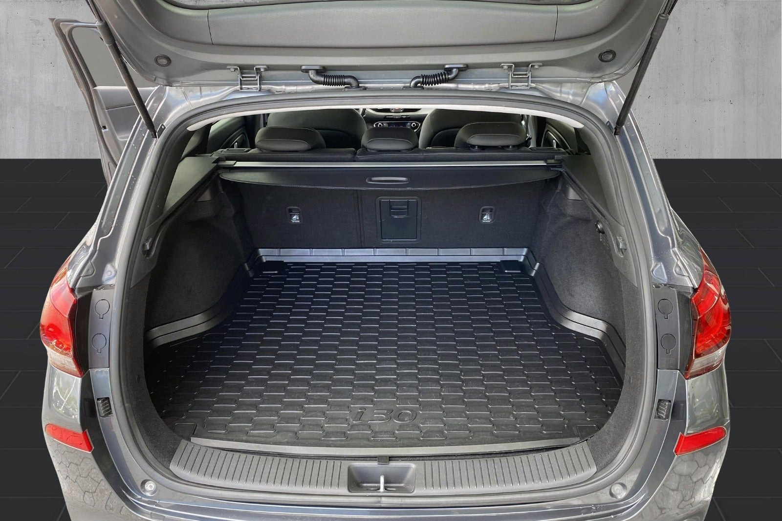 Grå Hyundai i30 fra 2018