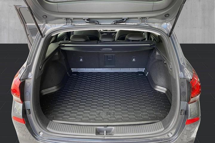 Grå Hyundai i30 fra 2018