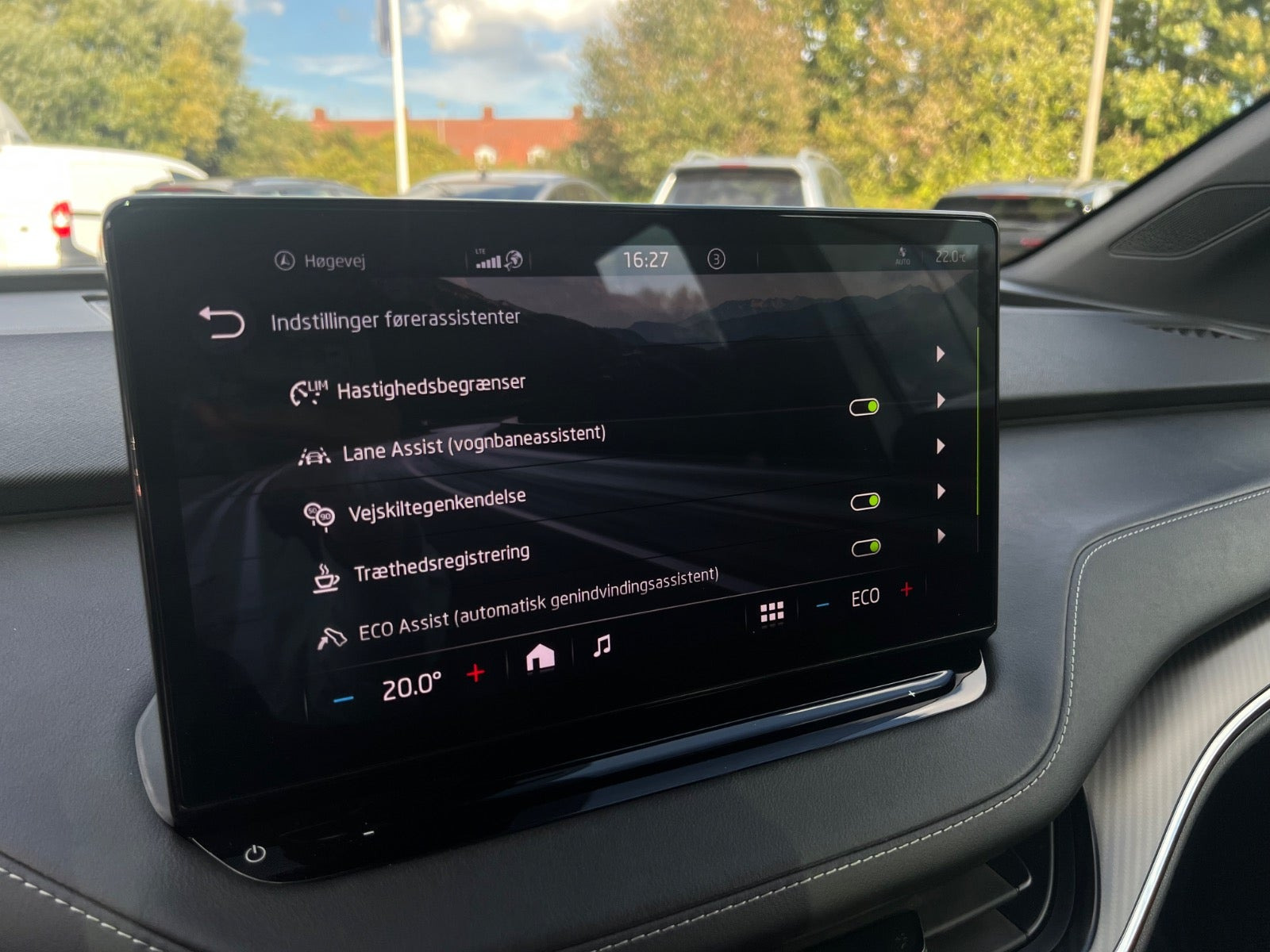 Hvid Skoda Enyaq fra 2024
