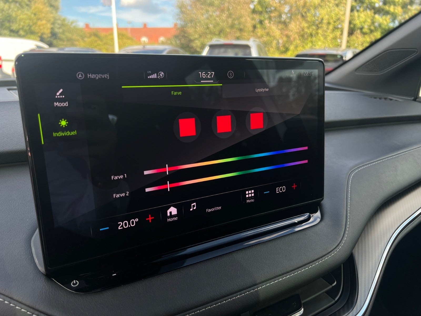 Hvid Skoda Enyaq fra 2024