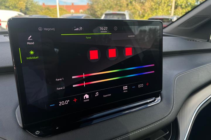 Hvid Skoda Enyaq fra 2024