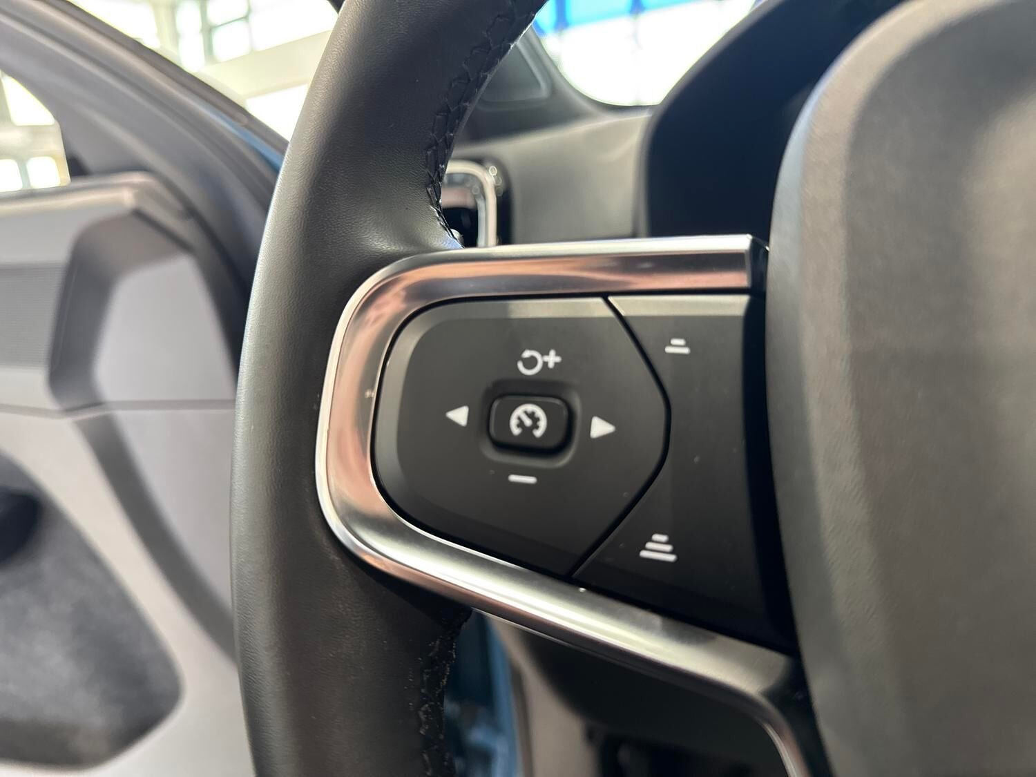 Blå Volvo C40 fra 2023