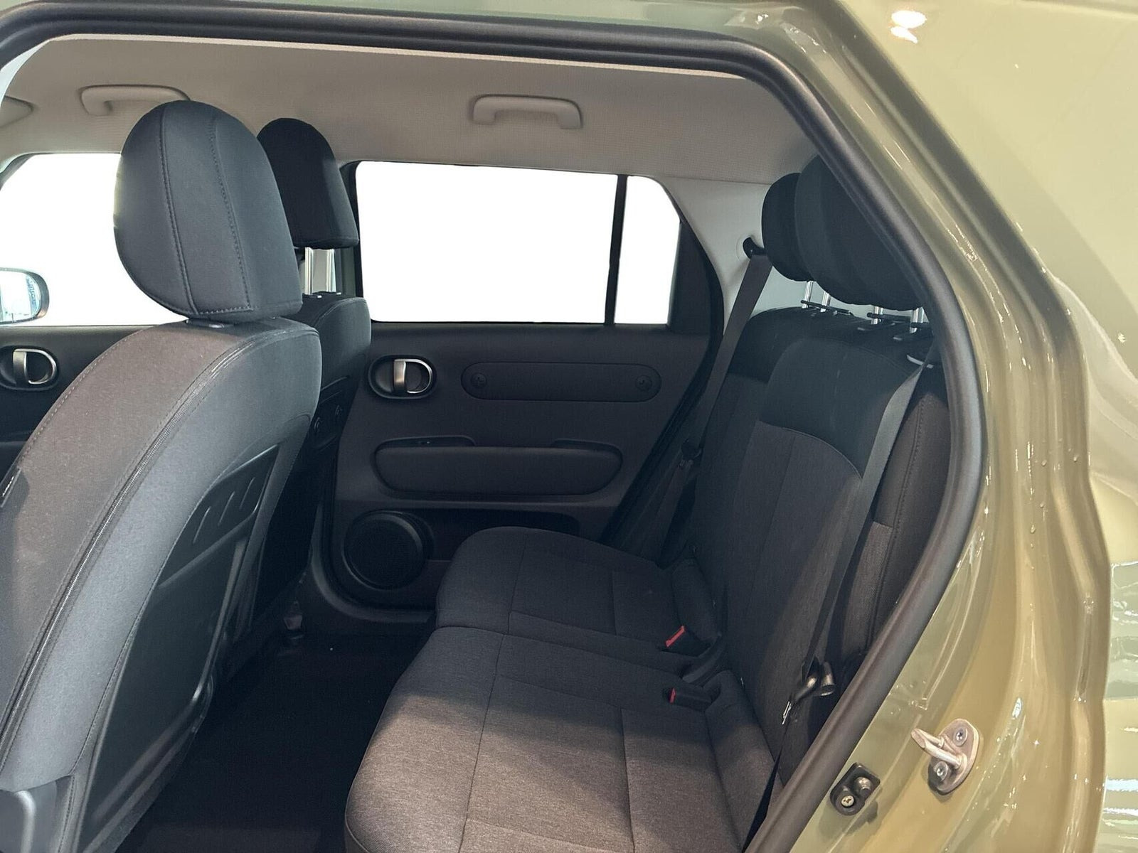 Beige Hyundai Inster fra 2026