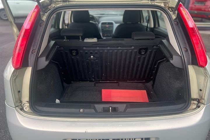 Beige Fiat Punto fra 2006