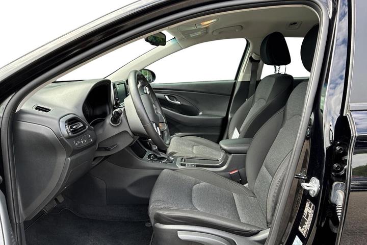 Sort Hyundai i30 fra 2023