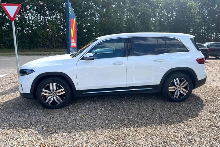 Hvid Mercedes EQB250+ fra 2025