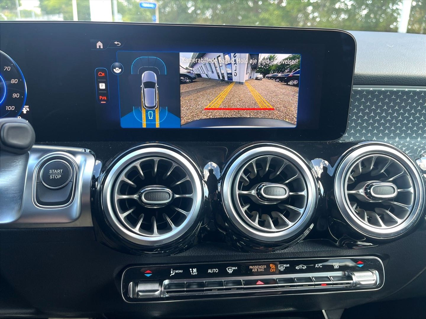 Hvid Mercedes EQB250+ fra 2025