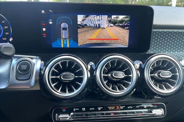 Hvid Mercedes EQB250+ fra 2025