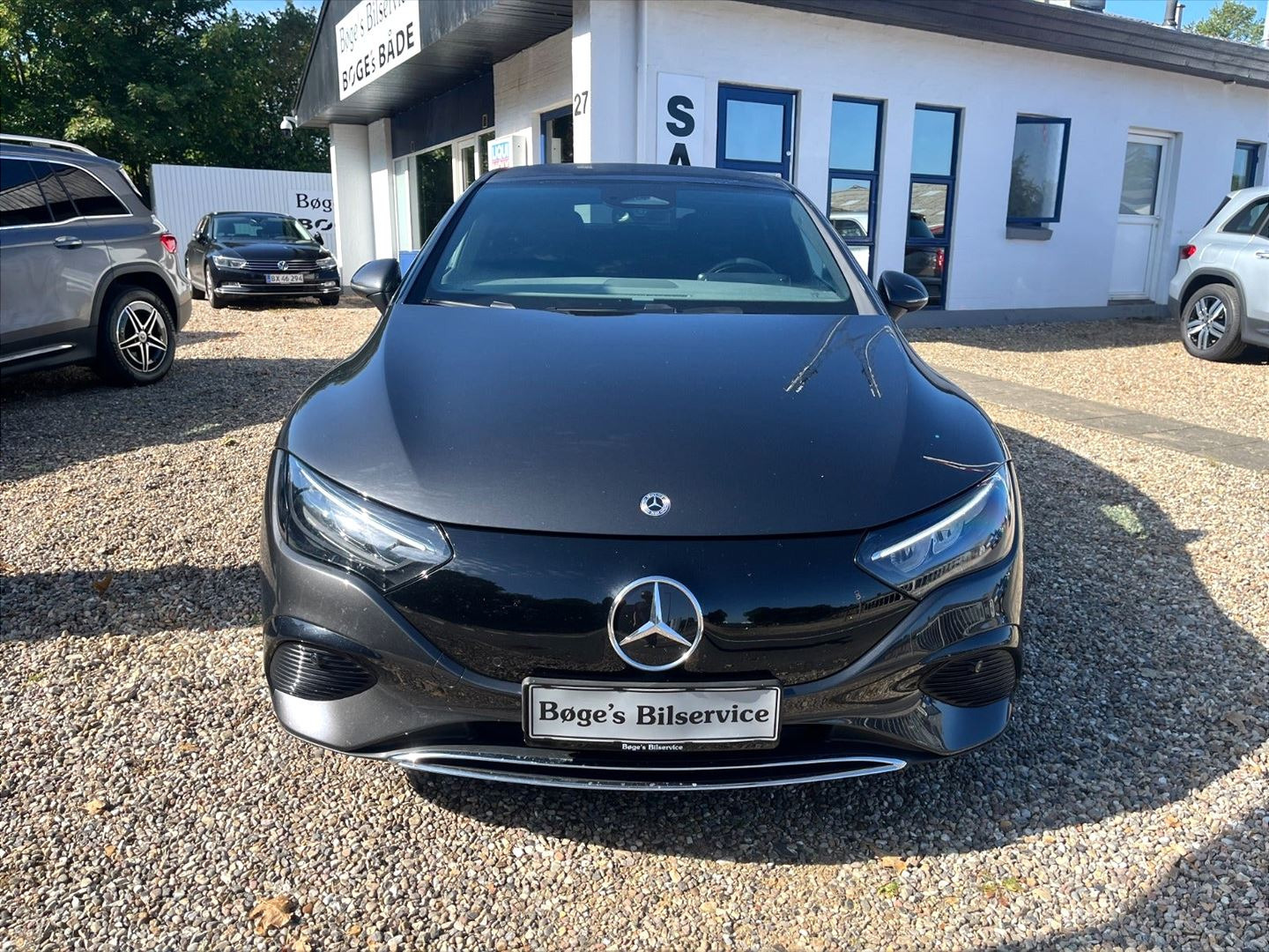 Grå Mercedes EQE300 fra 2025