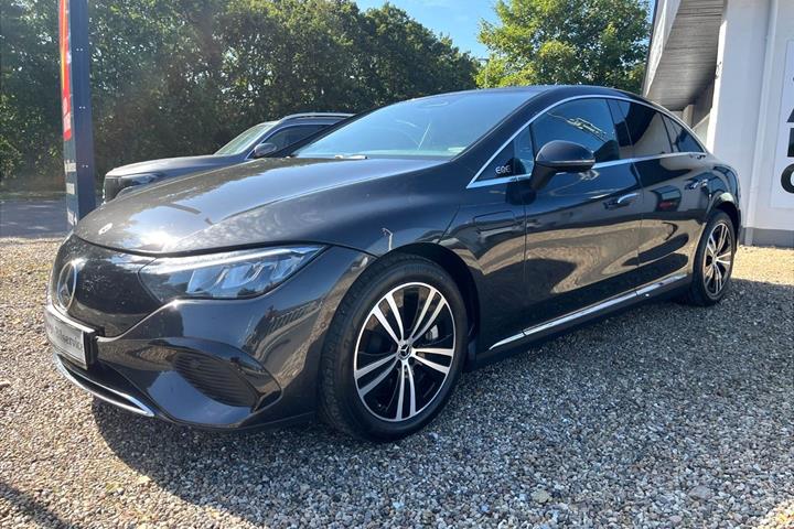 Grå Mercedes EQE300 fra 2025