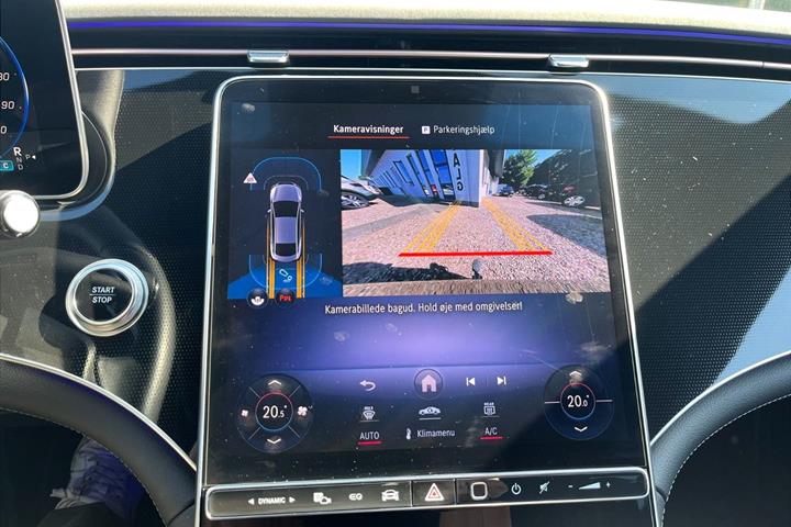 Grå Mercedes EQE300 fra 2025