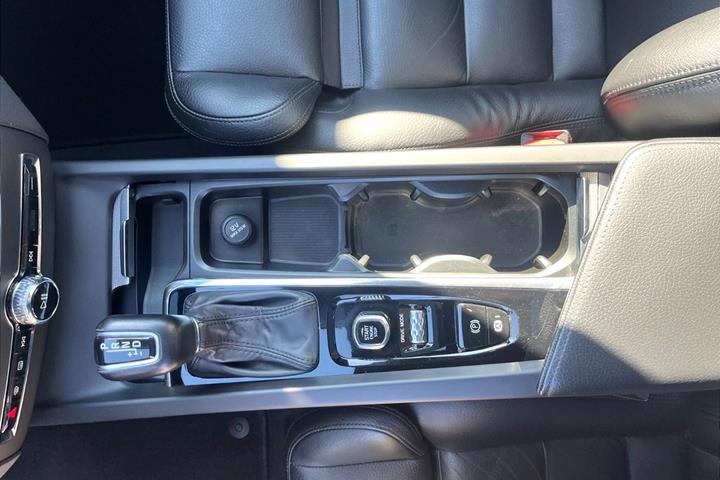 Sort Volvo XC60 fra 2018