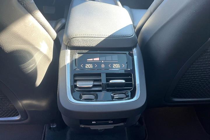 Sort Volvo XC60 fra 2018