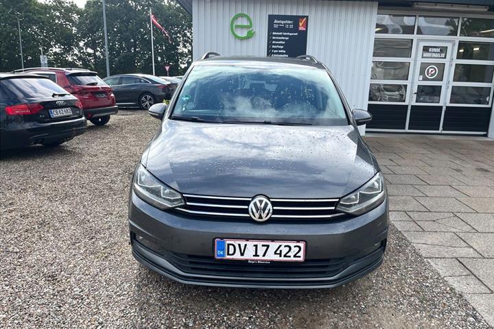 Grå VW Touran fra 2018