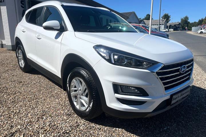 Hvid Hyundai Tucson fra 2020 set udefra