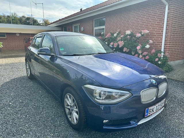Blå BMW 120d fra 2012