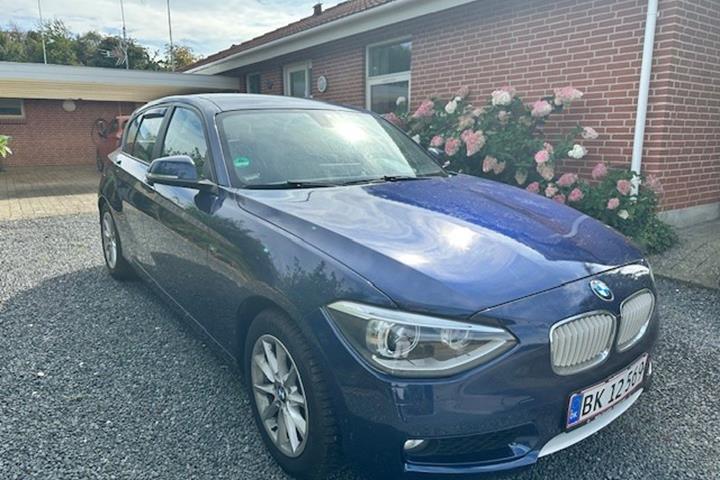 Blå BMW 120d fra 2012