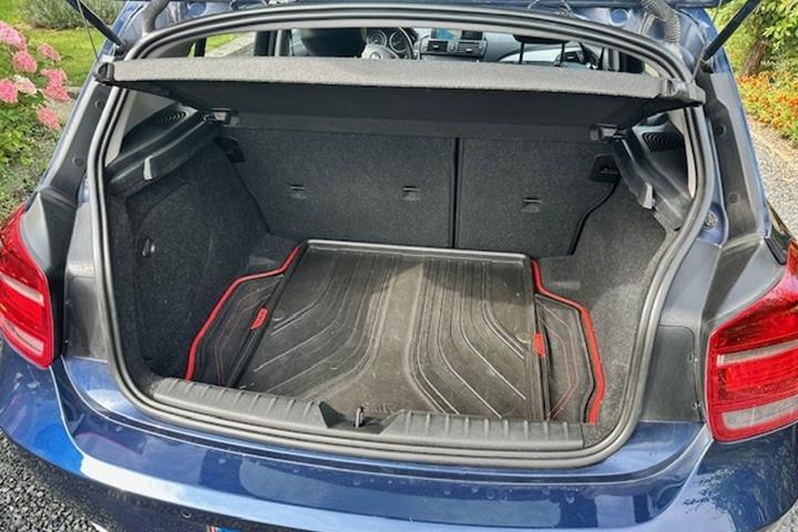 Blå BMW 120d fra 2012
