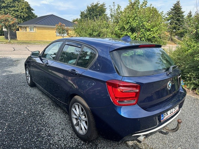 Blå BMW 120d fra 2012