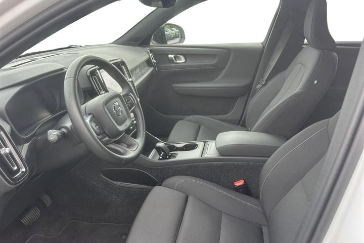 Hvid Volvo EX40 fra 2024