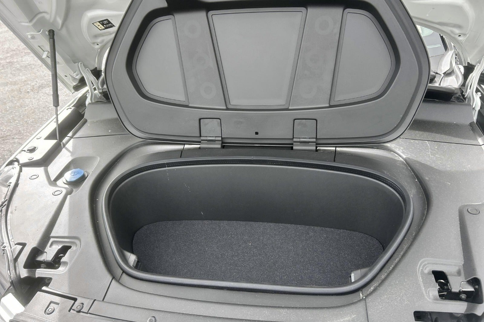 Hvid Volvo EX40 fra 2024