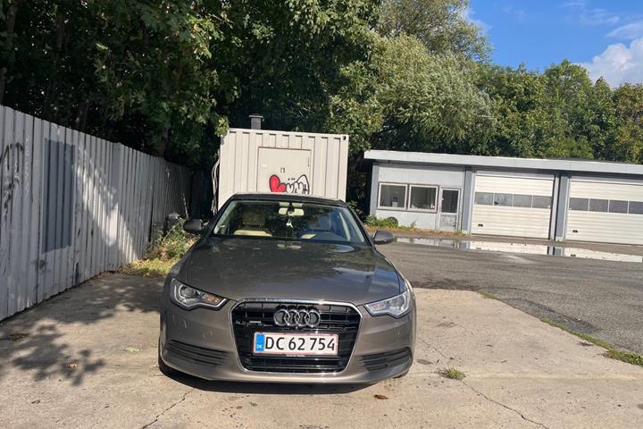 Brun Audi A6 fra 2012