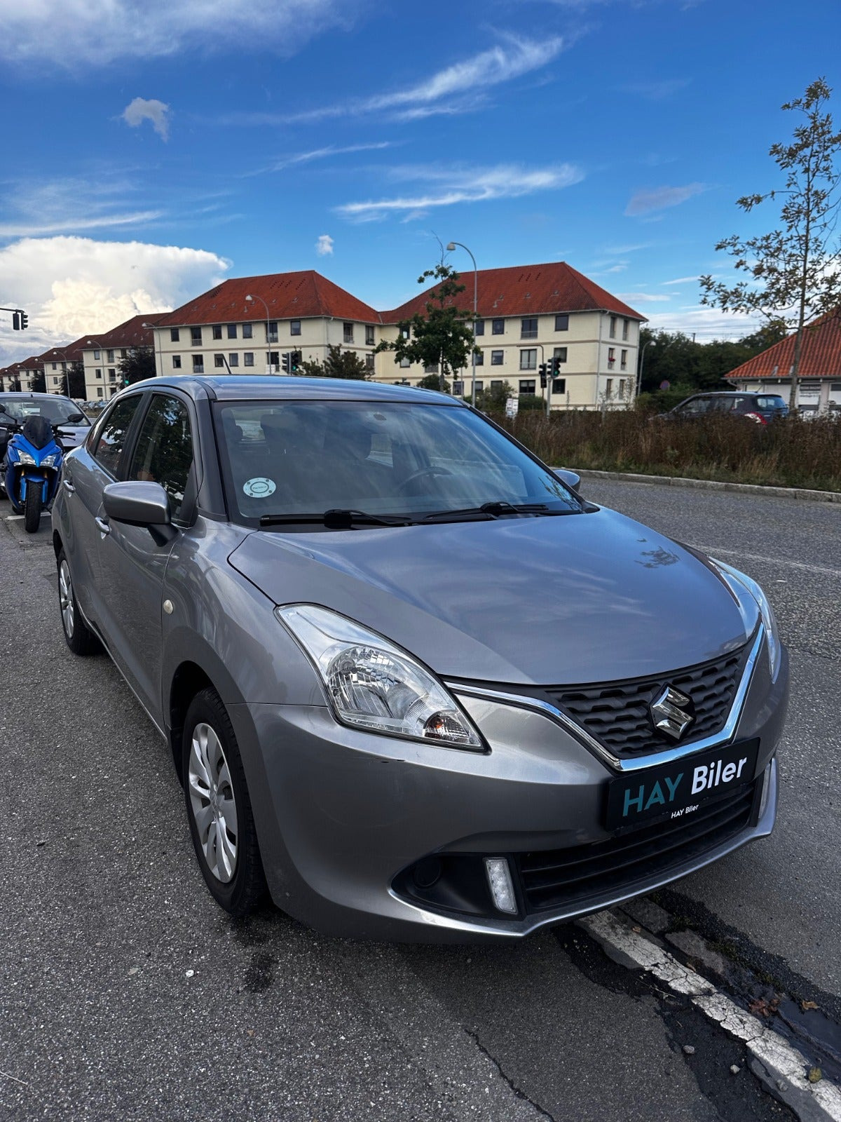 Grå Suzuki Baleno fra 2016