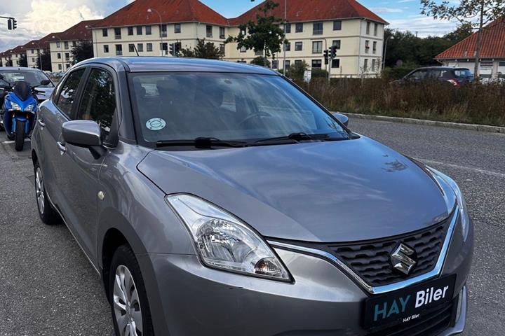 Grå Suzuki Baleno fra 2016