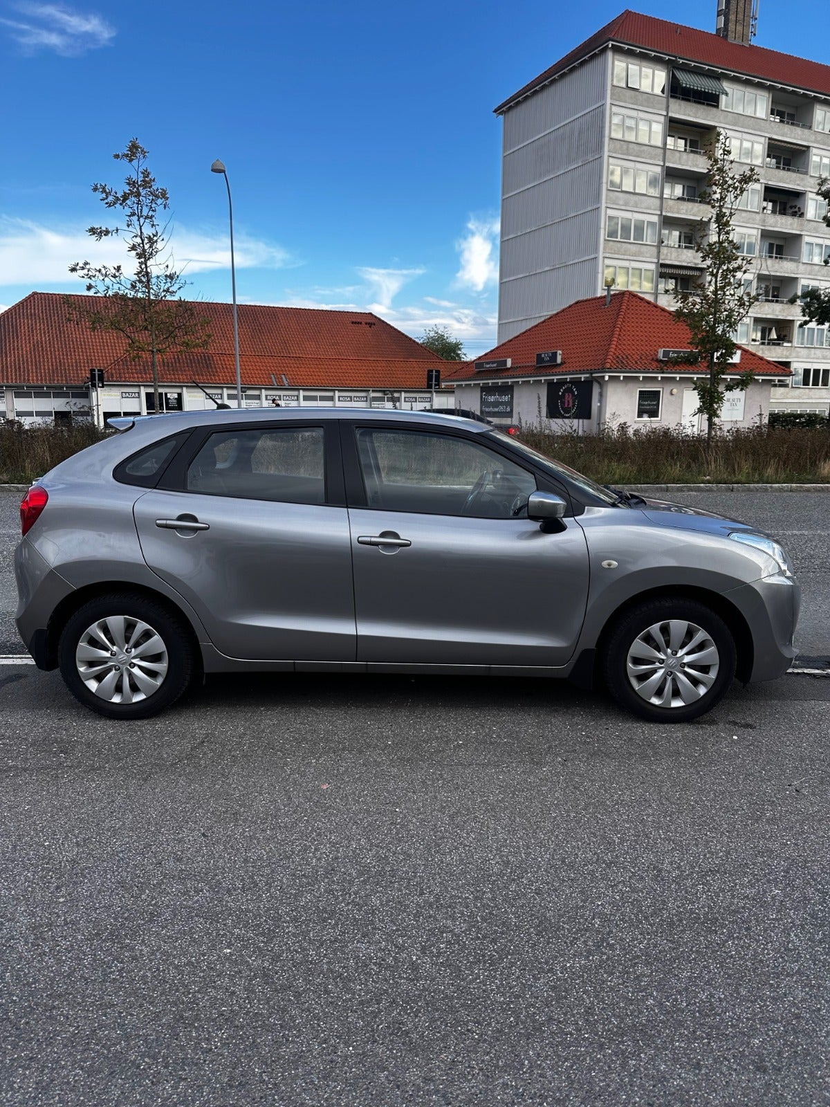 Grå Suzuki Baleno fra 2016