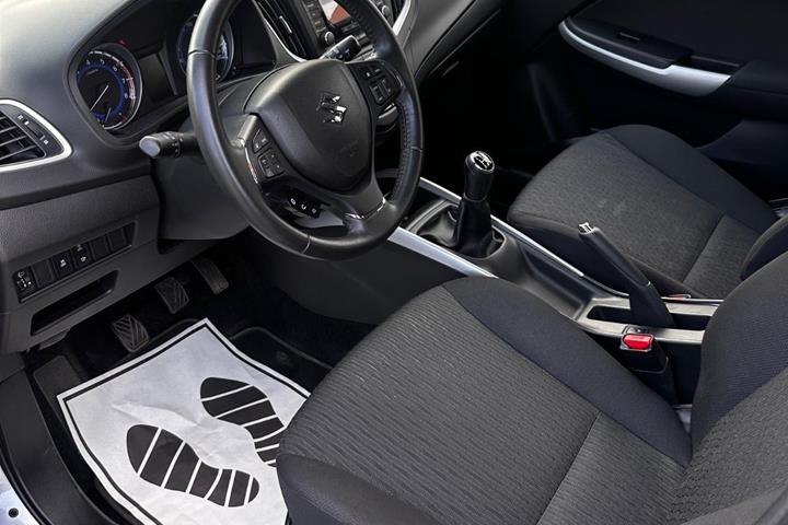 Grå Suzuki Baleno fra 2016