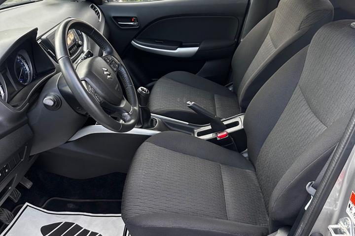 Grå Suzuki Baleno fra 2016