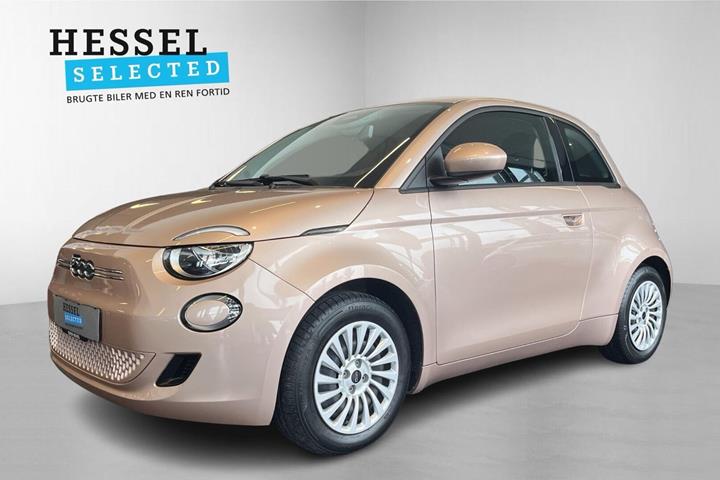 Pink Fiat 500e fra 2023 set udefra