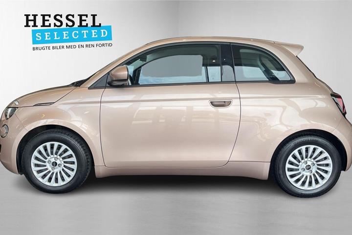 Pink Fiat 500e fra 2023
